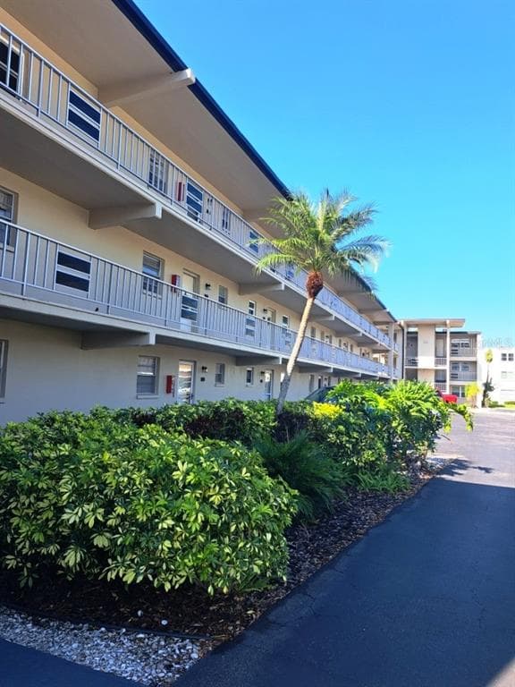 9940 47TH AVENUE N UNIT 116 ST PETERSBURG, FL 33708