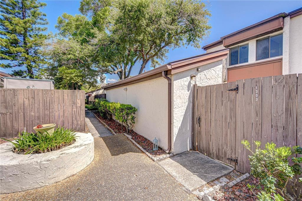 1881 N HERCULES AVENUE UNIT 1303 CLEARWATER, FL 33765
