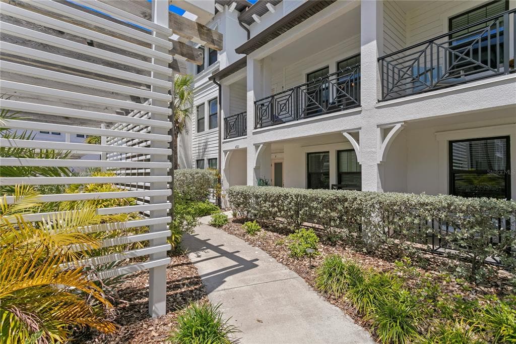 4921 W PAUL AVENUE UNIT 6 TAMPA, FL 33611