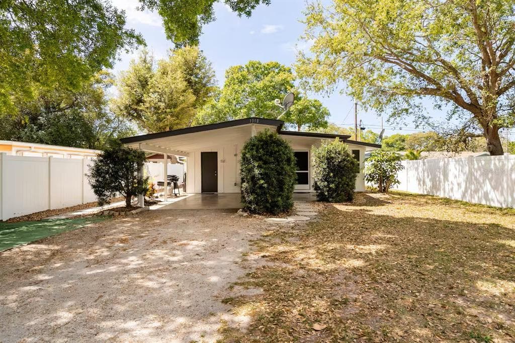 1018 CHARLOTTE AVENUE SARASOTA, FL 34237