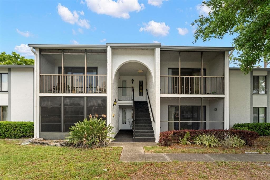 1243 PINE RIDGE CIRCLE W UNIT B1 TARPON SPRINGS, FL 34688