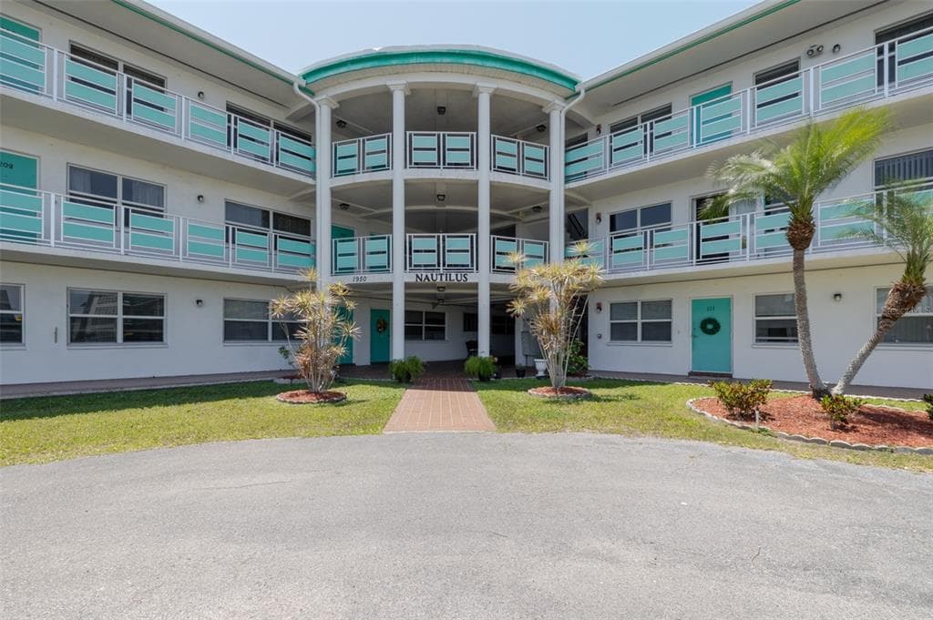 1950 59TH AVENUE N UNIT 208 ST PETERSBURG, FL 33714