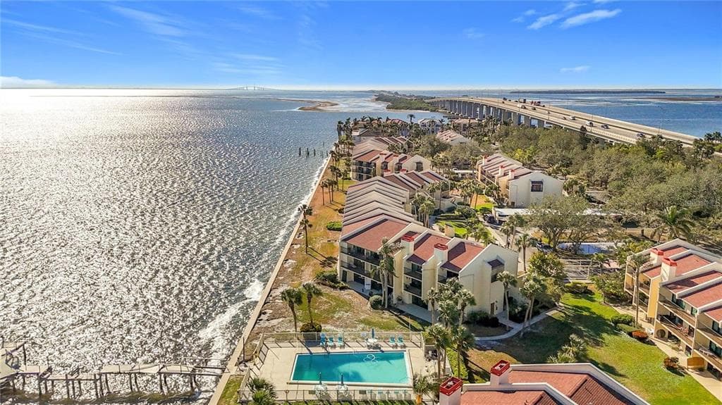 7520 SUNSHINE SKYWAY LANE S UNIT 110 ST PETERSBURG, FL 33711