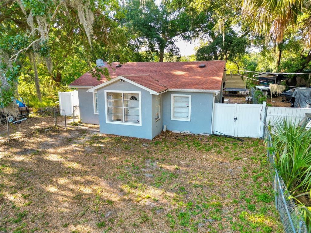 3212 E HENRY AVENUE TAMPA, FL 33610