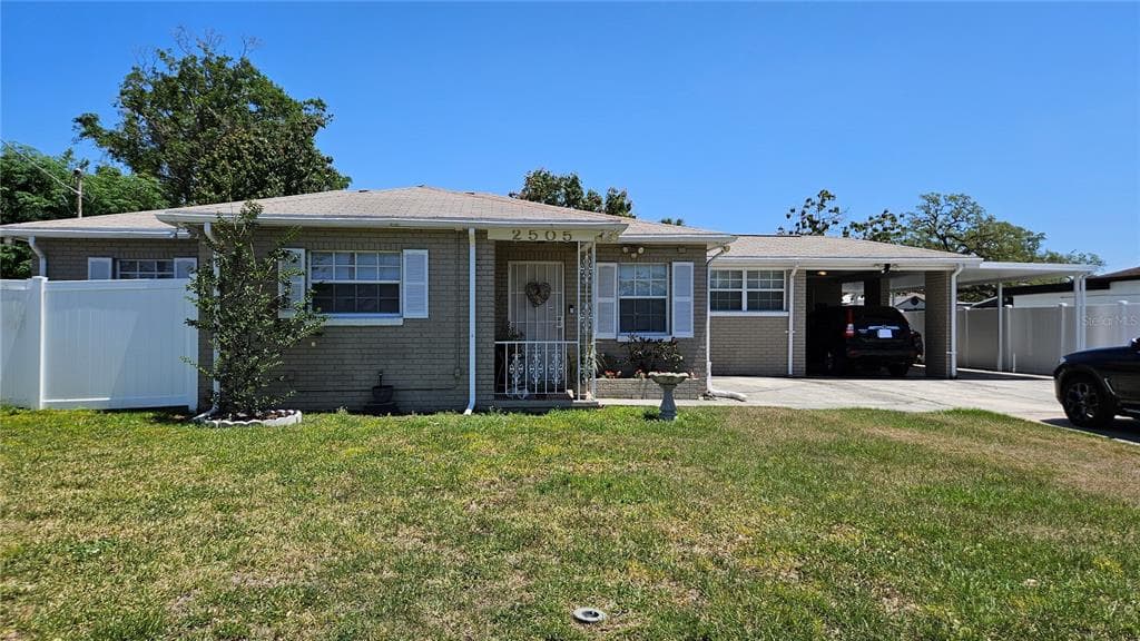 2505 MINNEHAHA TAMPA, FL 33614
