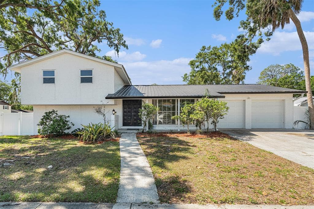 8302 W POCAHONTAS AVENUE TAMPA, FL 33615