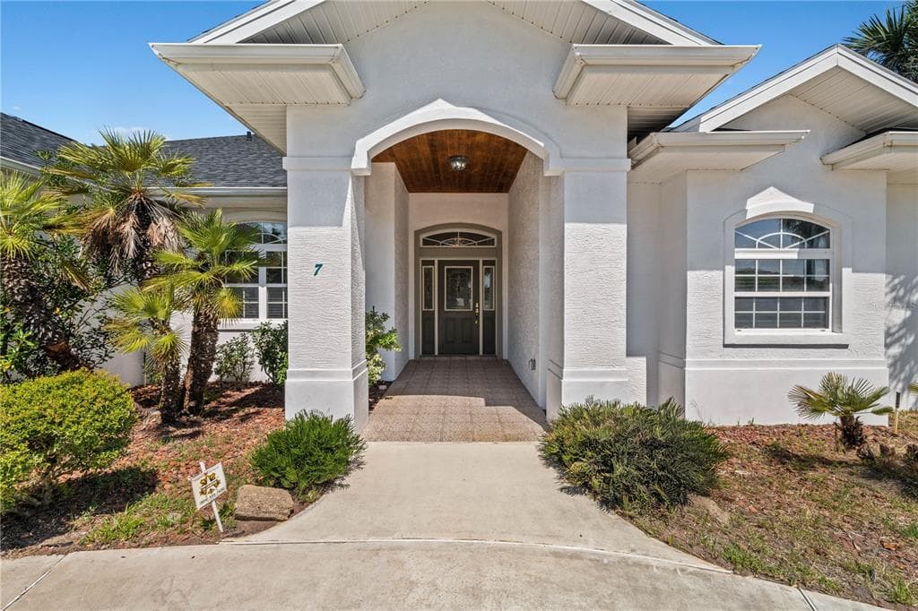 7 CHRISTOPHER COURT N PALM COAST, FL 32137
