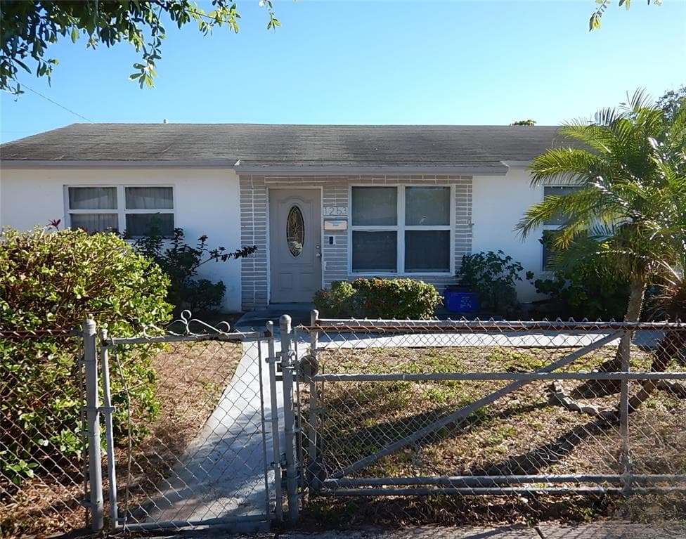 1263 W 27TH STREET RIVIERA BEACH, FL 33404