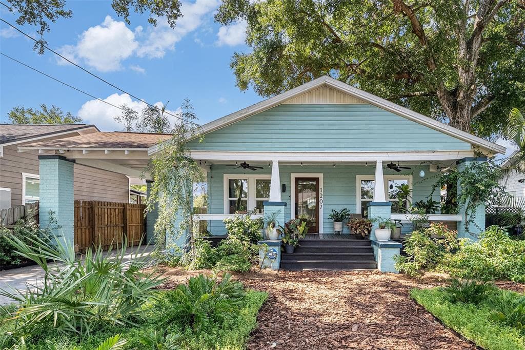 1207 E GIDDENS AVENUE TAMPA, FL 33603