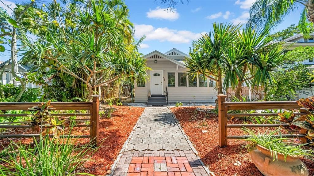 220 19TH AVENUE S ST PETERSBURG, FL 33705