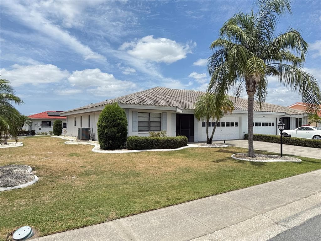1602 WOODMAR DRIVE SUN CITY CENTER, FL 33573