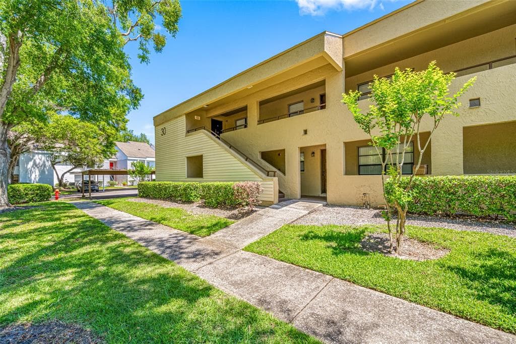 4991 PURITAN CIRCLE UNIT 522 TAMPA, FL 33617