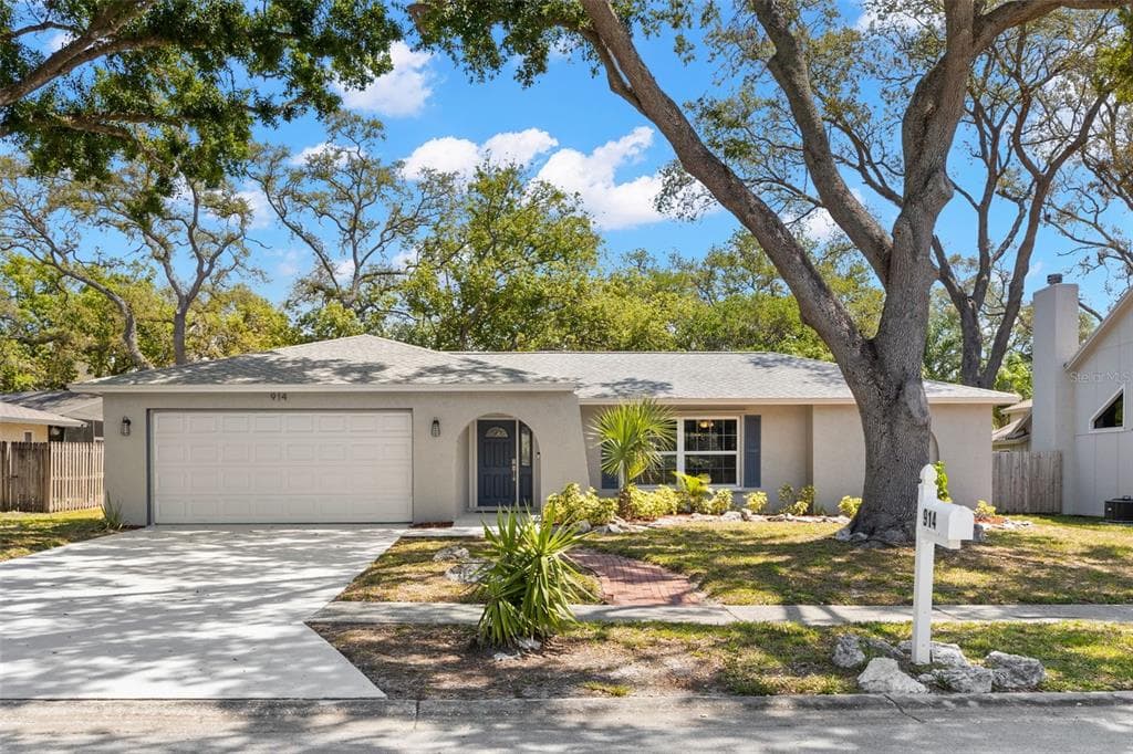 914 WOODLAND DRIVE PALM HARBOR, FL 34683