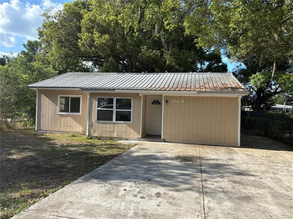 1106 WOODLAWN AVENUE PLANT CITY, FL 33563