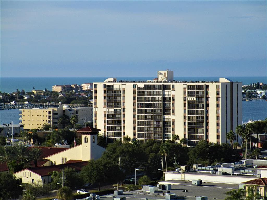 255 DOLPHIN POINT UNIT 1009 CLEARWATER BEACH, FL 33767