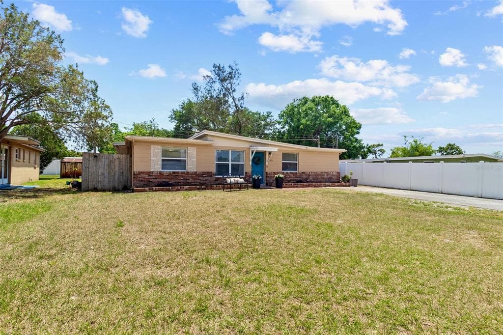 8184 ROSE TERRACE SEMINOLE, FL 33777