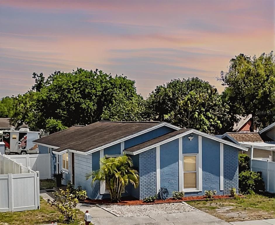9206 WOOD LAKE BOULEVARD TAMPA, FL 33615