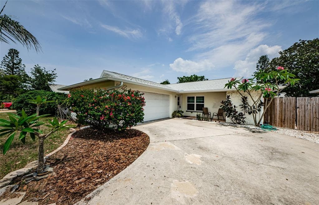 1615 STONEHAVEN WAY TARPON SPRINGS, FL 34689