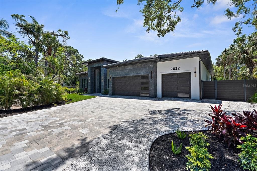 2632 HAWTHORNE STREET SARASOTA, FL 34239