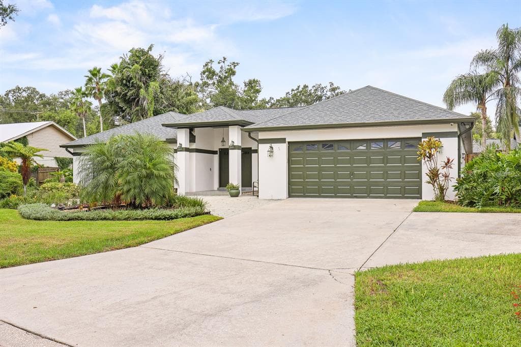 1004 HOLLYBERRY COURT BRANDON, FL 33511