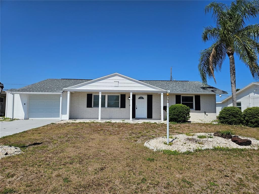 1104 DESERT HILLS DRIVE SUN CITY CENTER, FL 33573