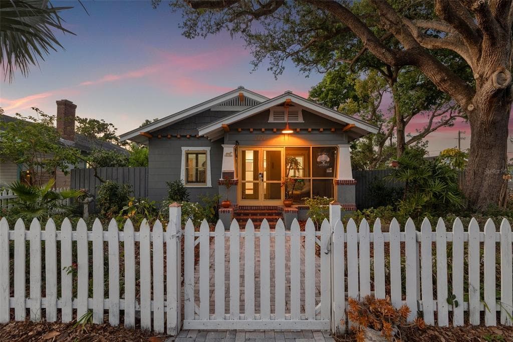 2121 DARTMOUTH AVENUE N ST PETERSBURG, FL 33713