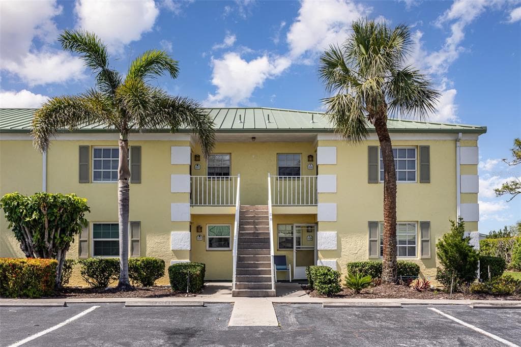 942 CAPRI ISLES BOULEVARD UNIT 207 VENICE, FL 34292