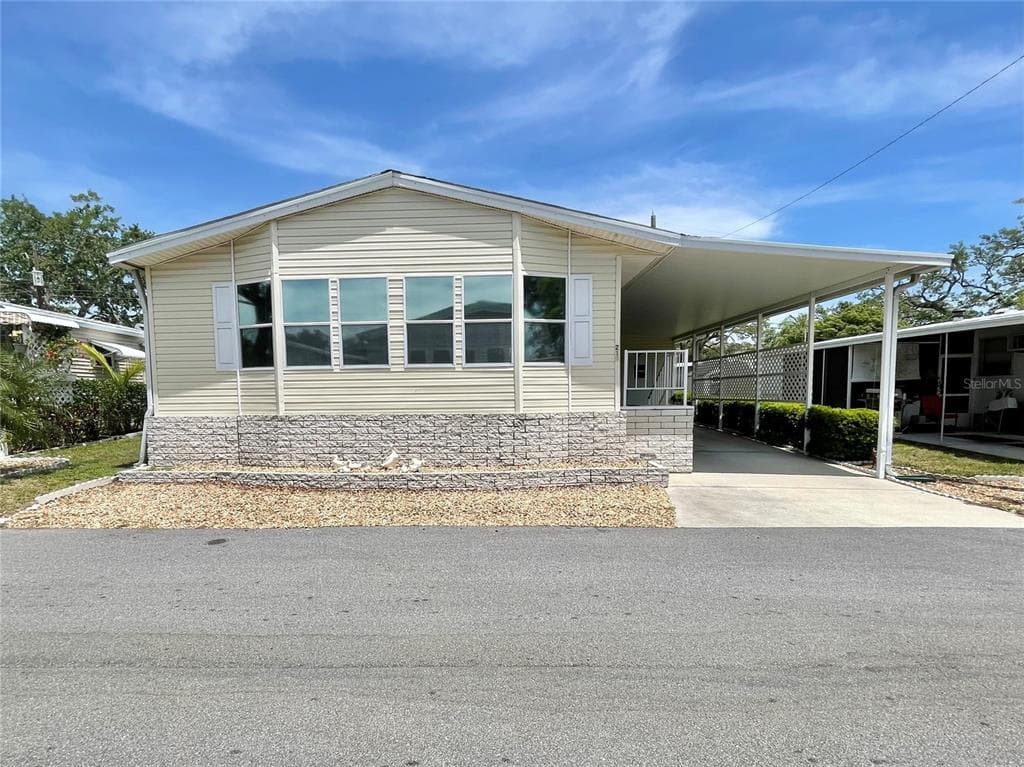 585 SKY HARBOR DRIVE UNIT 219 CLEARWATER, FL 33759