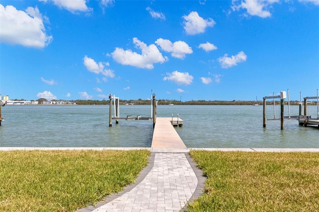 844 BAY POINT DRIVE MADEIRA BEACH, FL 33708