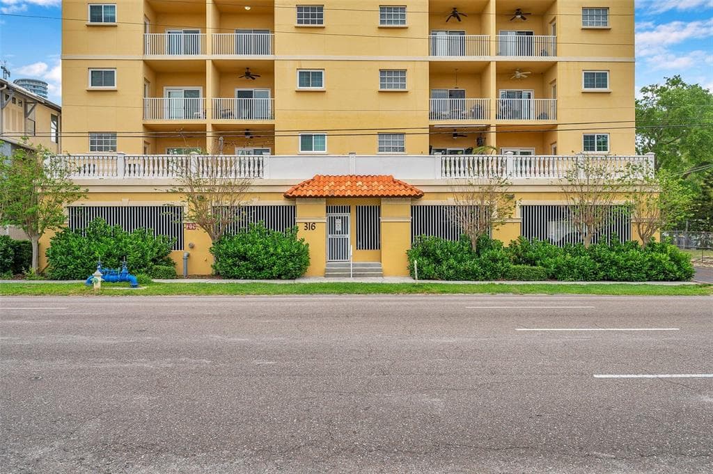 316 8TH STREET S UNIT 302 ST PETERSBURG, FL 33701
