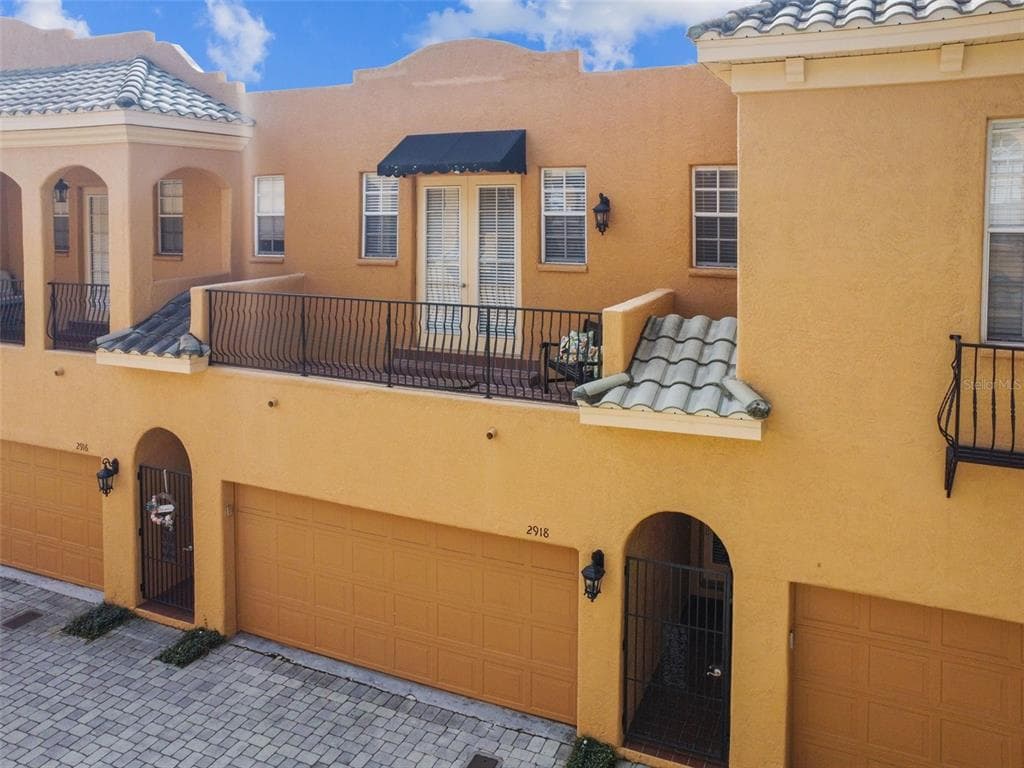 2918 HANSEN MANOR LANE TAMPA, FL 33611