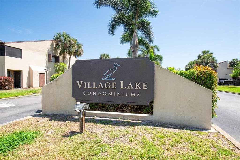 782 VILLAGE LAKE TERRACE N UNIT 102 ST PETERSBURG, FL 33716