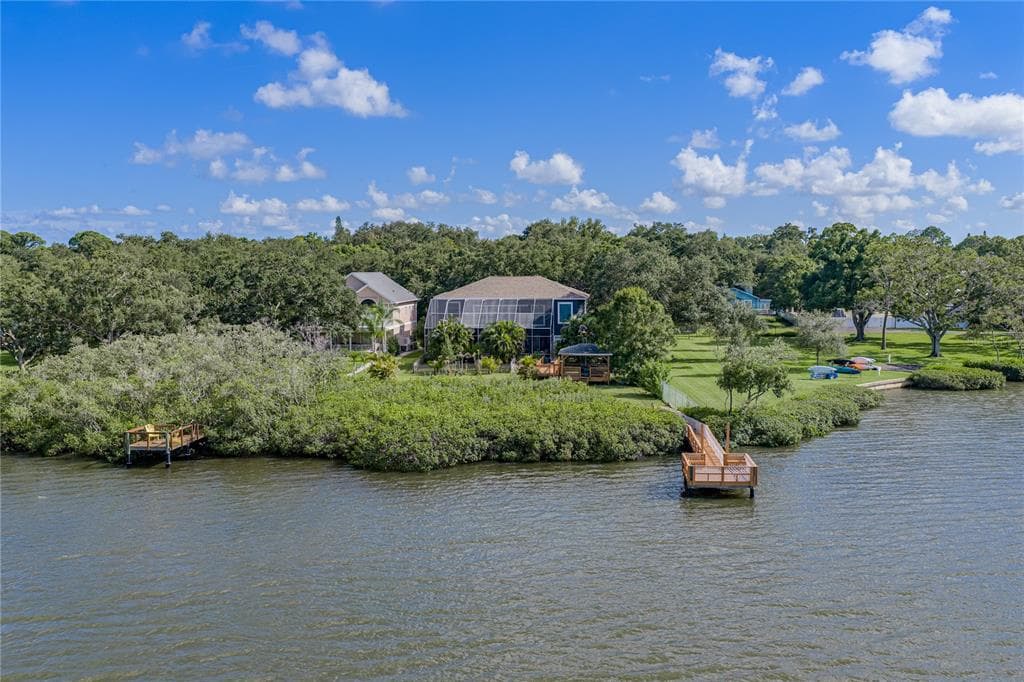 3484 SHORE DRIVE