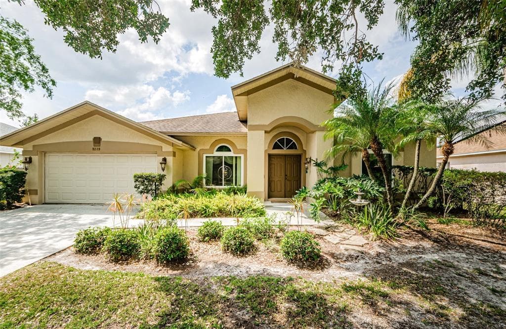 9229 DAYFLOWER DRIVE TAMPA, FL 33647