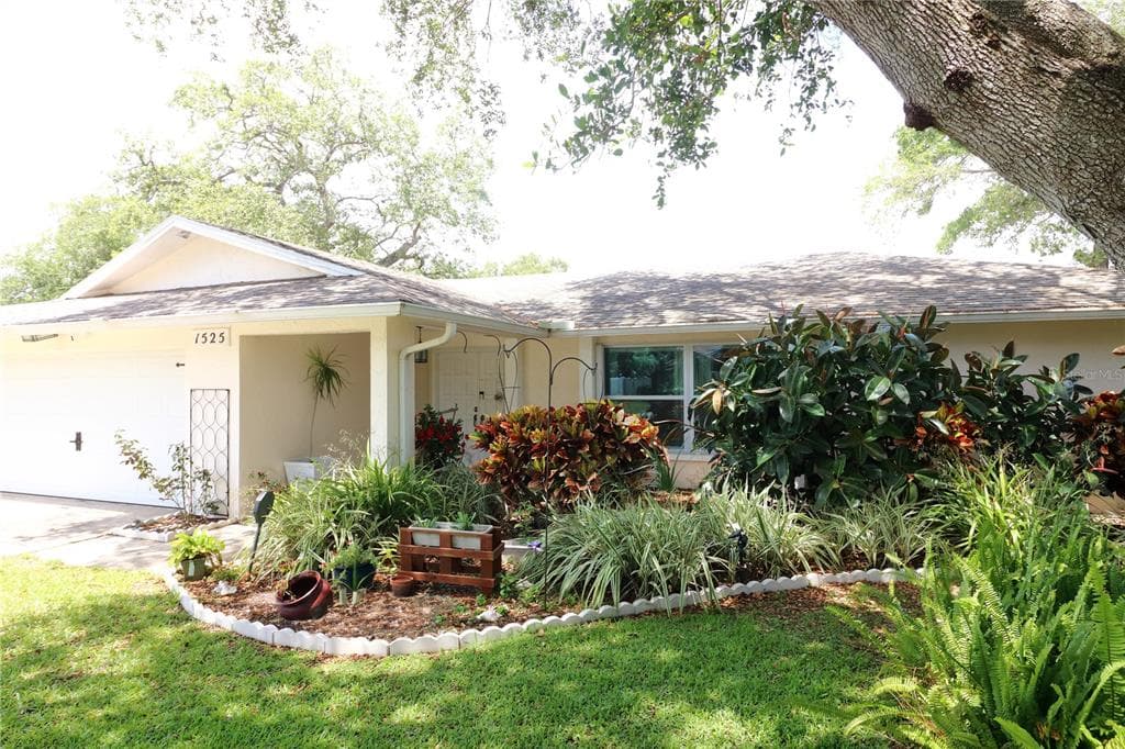 1525 ALBEMARLE COURT