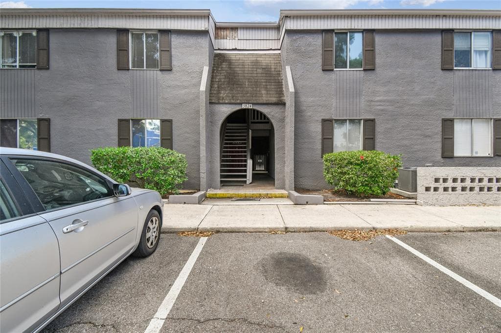 3824 CORTEZ DRIVE UNIT B TAMPA, FL 33614