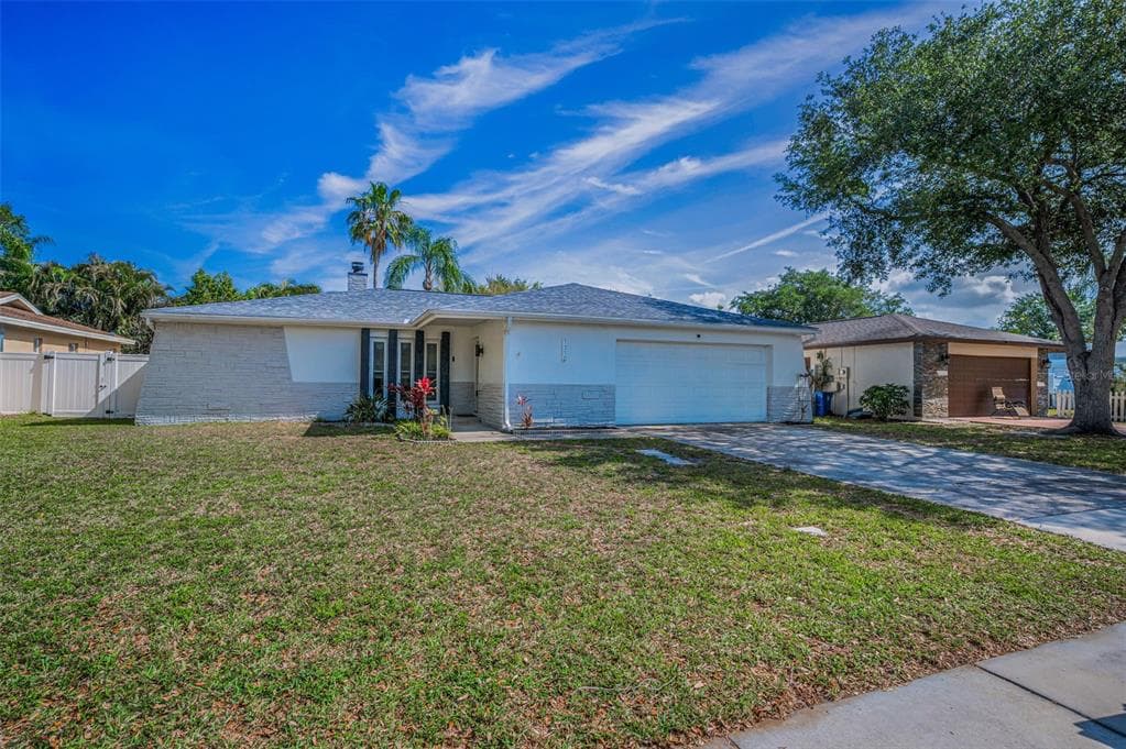 1710 HIBISCUS CIRCLE N OLDSMAR, FL 34677