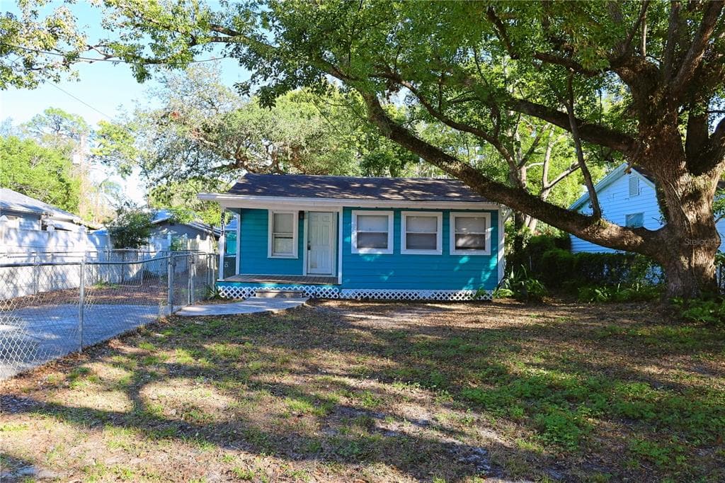 8517 N NEWPORT AVENUE TAMPA, FL 33604