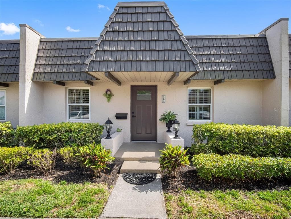 1702 CORDOVA GREEN SEMINOLE, FL 33777