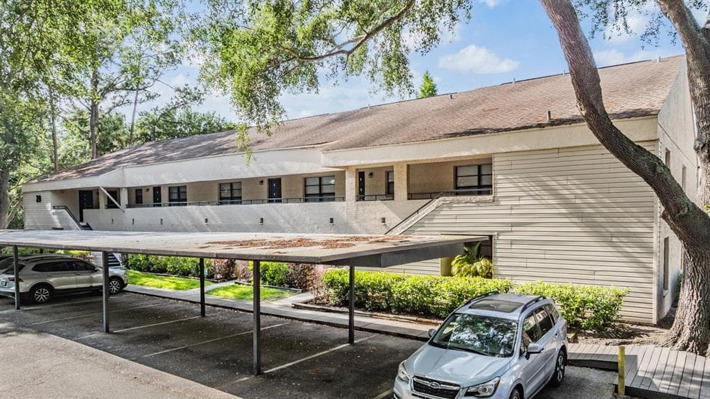 4917 PURITAN CIRCLE UNIT 105 TAMPA, FL 33617