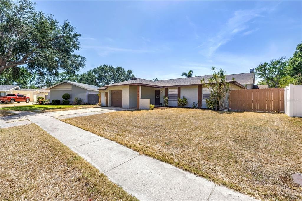 8130 129TH LANE N SEMINOLE, FL 33776