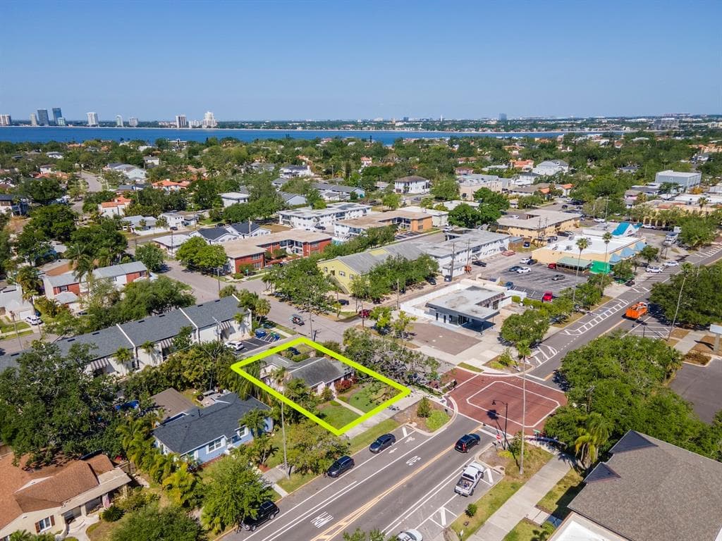 404 E DAVIS BOULEVARD TAMPA, FL 33606