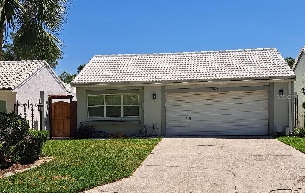 242 ROSA BLANCA WINTER HAVEN, FL 33884