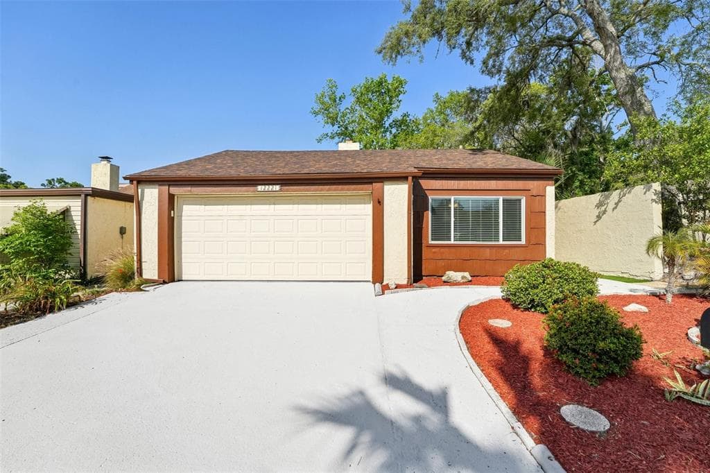 12221 SADDLE STRAP ROW HUDSON, FL 34667