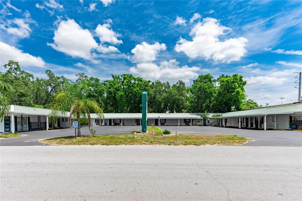 6536 STADIUM DRIVE ZEPHYRHILLS, FL 33542