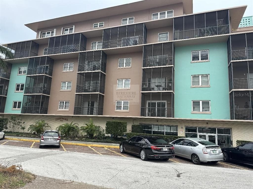 750 BURLINGTON AVENUE N UNIT 5D ST PETERSBURG, FL 33701