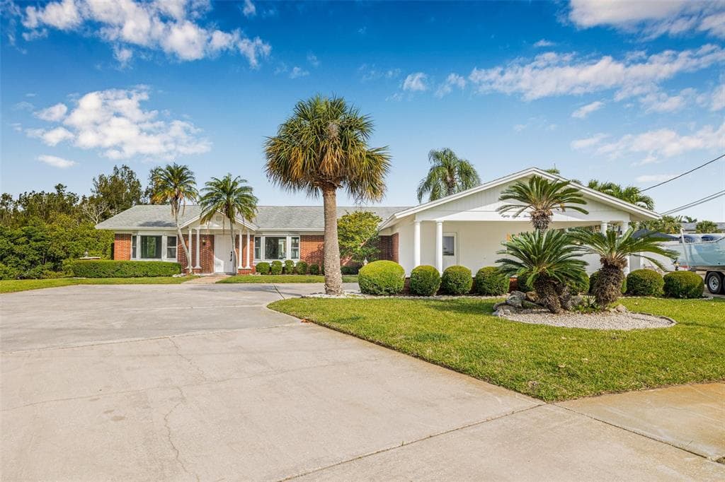 8727 BAY CREST LANE TAMPA, FL 33615