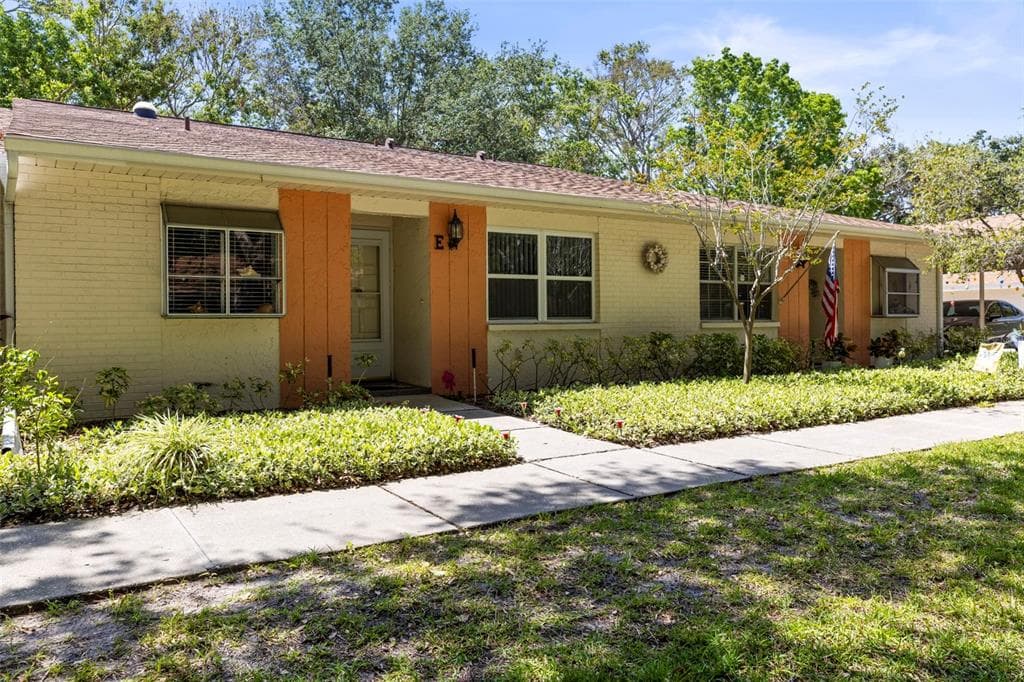 2212 LARK CIRCLE W UNIT E PALM HARBOR, FL 34684
