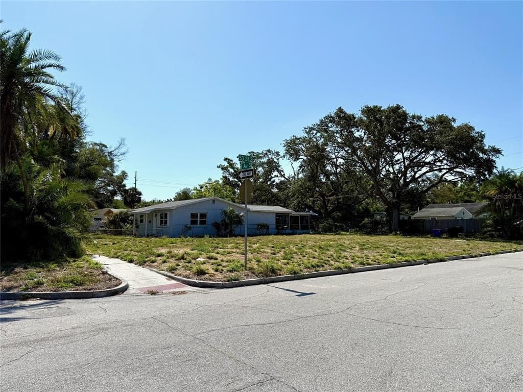 5260 1ST AVENUE S ST PETERSBURG, FL 33707