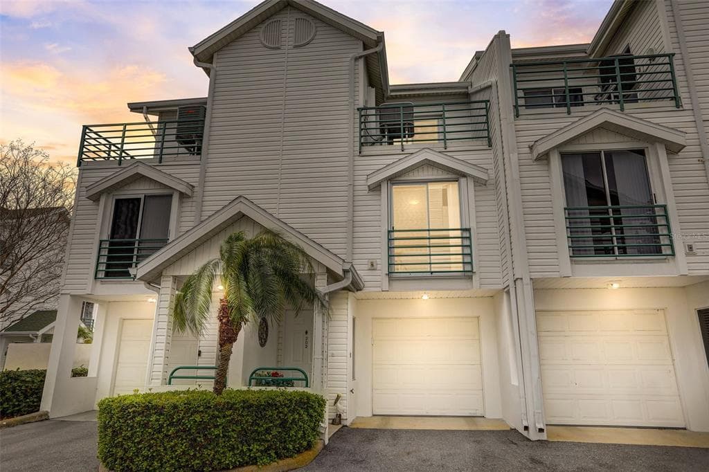 320 ISLAND WAY UNIT 202 CLEARWATER BEACH, FL 33767